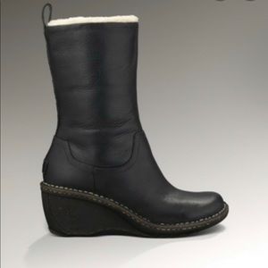 UGG sheepskin lined wedge leather boot w/ zipper 9